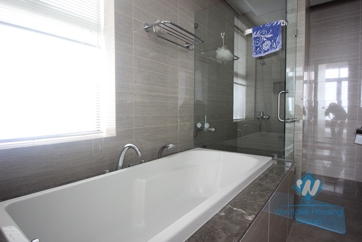 Beautiful apartment with 02 bedrooms for rent in Dolphin Plaza - My Dinh area